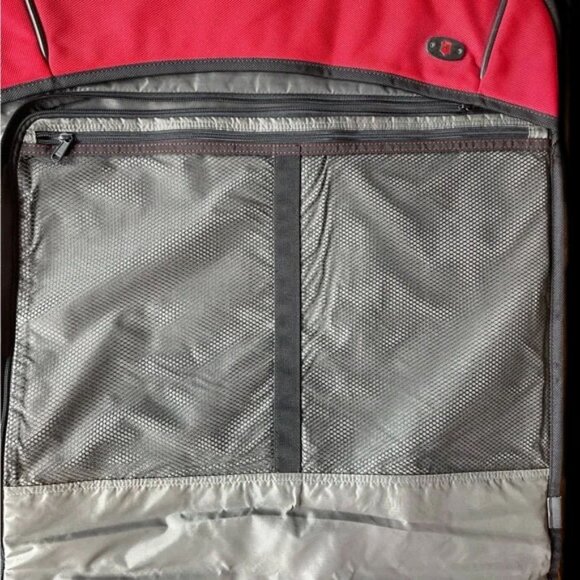 Victorinox Werks Traveler 6.0 Red Ballistic Nylon Garment Sleeve Bag - Picture 5 of 7